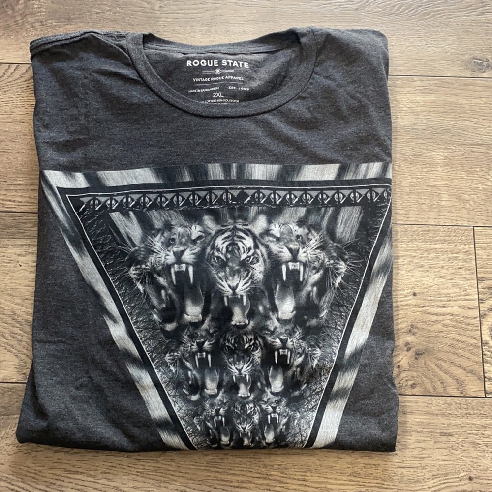 Vintage Graphic design t shirt